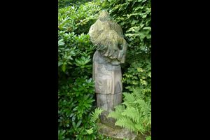 HKH-Restaurierte Skultpur aufgestellt